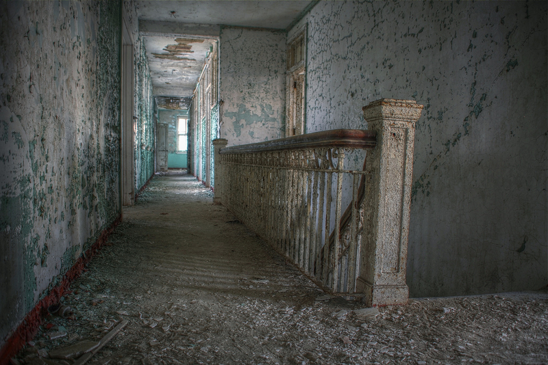 Illustration for article titled The Decaying Remains of Abandoned Hospitals